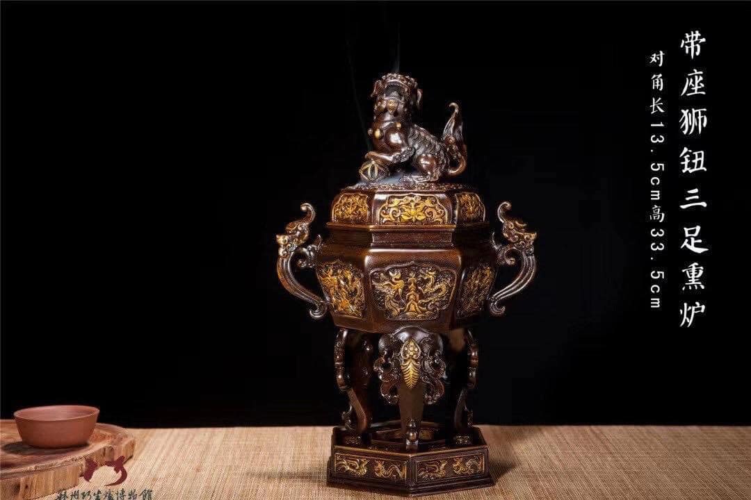 Lư Trầm Đồng  Thương hiệu: Trần Xảo Sanh【陈巧生】  Tên Lư: Đới Toạ Sư Nữu Tam Túc Huân Lô